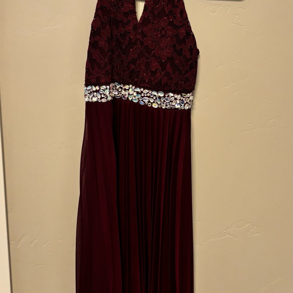 Elegant Burgundy Gown with Embellished Waist